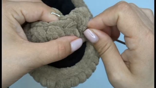 Тапочки из плюшевой пряжи "Зефирки" с открытым носиком смотреть онлайн