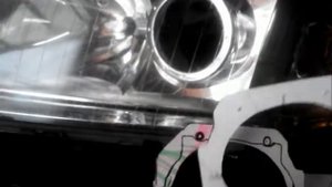 Установка линзы в фару головного света AUDI A8 2000 года.