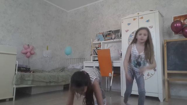 Как сделать колесо на одной руке смотреть онлайн