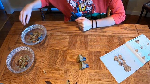 Sara Builds Lego Groot смотреть онлайн