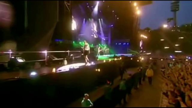 (AC/DC) АНГУС ОТЖИГАЕТ смотреть онлайн