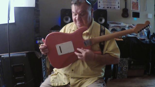 Valles Flying Machine,Texas Joe review of mid 90s Fender Squier Strat Pt.1 смотреть онлайн