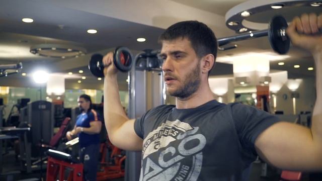 3.3 | Жим гантелей вверх стоя на плечи (дельты): техника выполнения и целевые мышцы | CAST-IRON смотреть онлайн