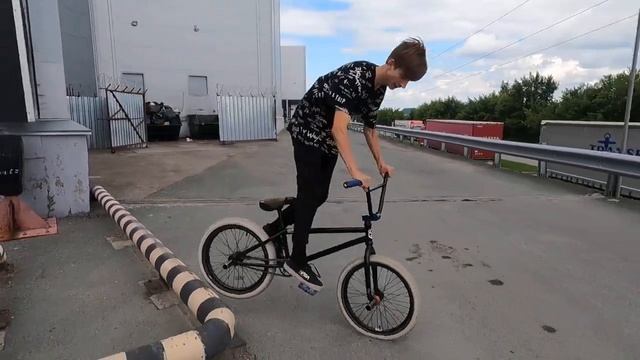 5 самых ЛЕГКИХ ТРЮКОВ на ВЕЛОСИПЕДЕ! Их сделает каждый ,трюки для начинающих смотреть онлайн