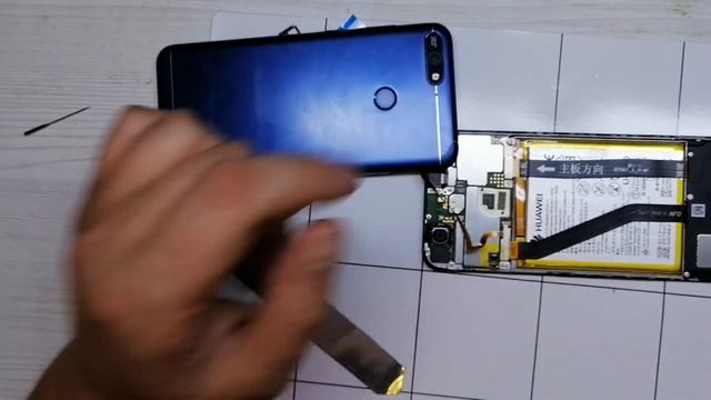 замена шлейфа кнопок громкости и включения на телефоне Honor 7A PRO смотреть онлайн