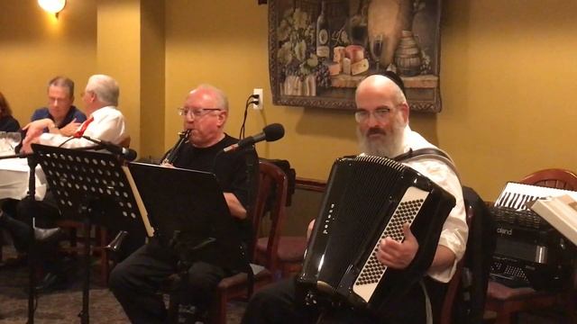 Uncle Max’s Bulgar смотреть онлайн