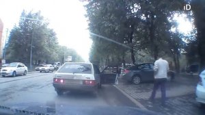 Автоподстава  Ты кому сигналишь, дядя
