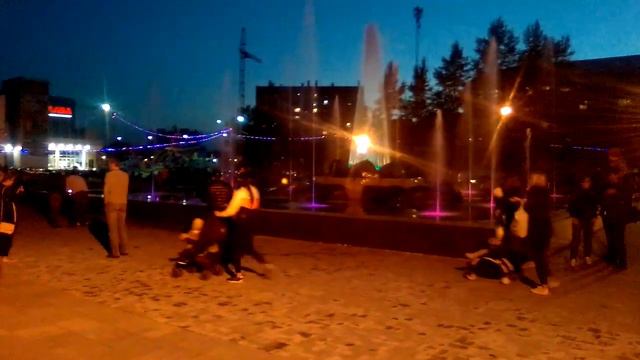Фонтан с подсветкой в Копейске смотреть онлайн