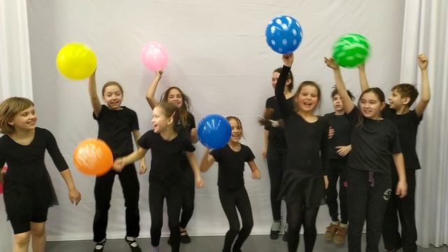 Шарики "С днем рожденья!" от Эстрадной студии "Фантазматика"