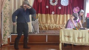Юмористическая сценка "Отучала бабка деда"
