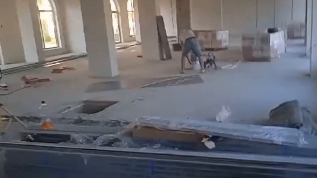 Репортаж из помещения магазина "Пятёрочка" в ЖК Холидей Хаус Сукко