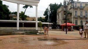 Детский сухой фонтан в Кисловодске. Центральная площадь. 2016