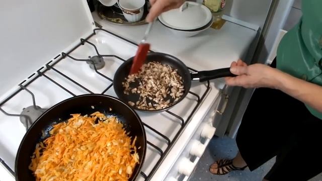 Штрудель с мясом и вкуснейшим соусом смотреть онлайн