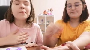 Ксюша и Злата учат цифры