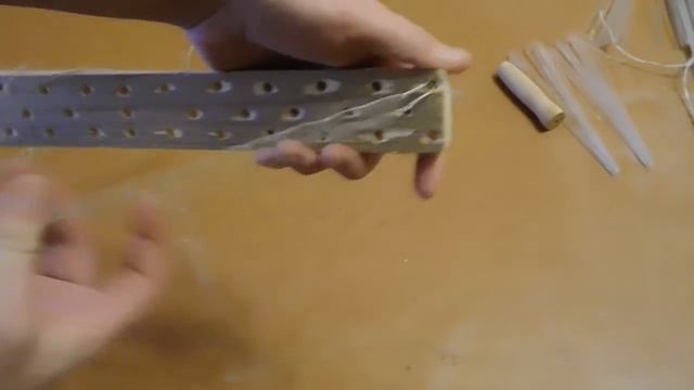 Как сделать метлу из пластиковой бутылки./ How to make a broom from plastic bottles.
