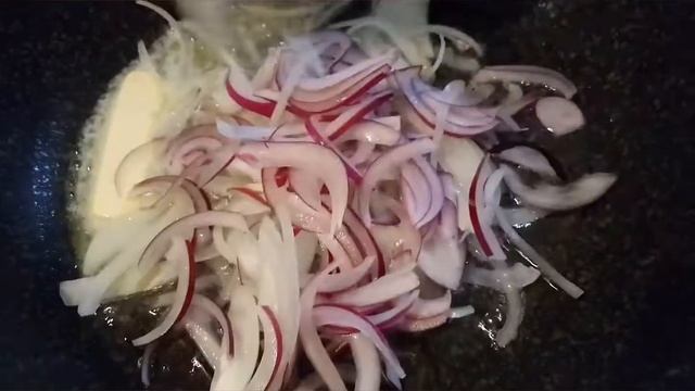 Маслята, жаренные с луком смотреть онлайн