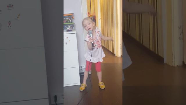 Марина поздравляет с 8м марта