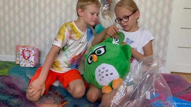 МОИ ПОДАРКИ НА 8 ЛЕТ! ГУДИ-КУ! СКЕЙТБОРД! МИЛОТА БОКС!