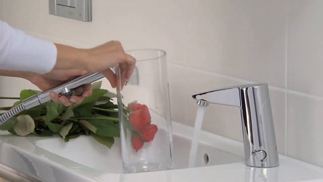 Бесконтактный смеситель Oras Cubista 2816F смотреть онлайн