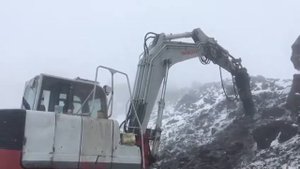 Такеучи пробивают дорогу  Самая высокая станция в Европе и вторая по высоте в мире