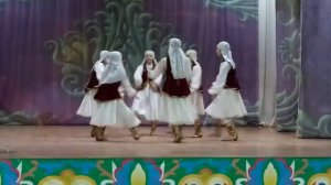 "Чая кызлар биюе" (Танец озорных девушек)