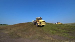 Трамбовка силосного (сенажного)  бурта, в гостях у брата.