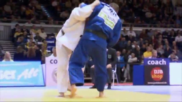 Keiji Suzuki's Kosoto Gari to Ude Garami in Niju Garami (Kimura from halfguard).