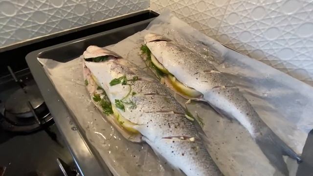 Обалденно вкусный и простой рецепт рыбы. Запекаем леврека с овощами. Рецепт из Турции.
