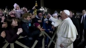 Папа Римский ударил женщину по руке, на праздновании Нового года