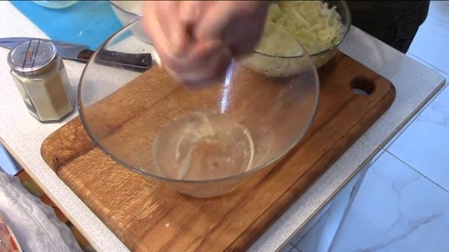 И подумать не мог что получается такие сочные.как приготовить вкусно овощные котлеты из капусты смотреть онлайн