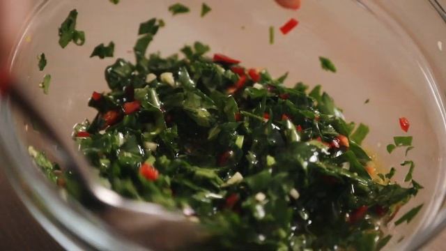 Готовим стейк из тунца с соусом чимичурри