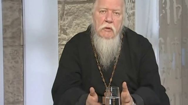 курчатов отец георгий савинец протоиерей. литургия в алтаре. светящий батюшка. светящий батюшка. священник освящает.