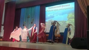 Танец с платочками.