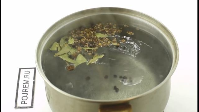 Как быстро и вкусно посолить селёдку в рассоле смотреть онлайн