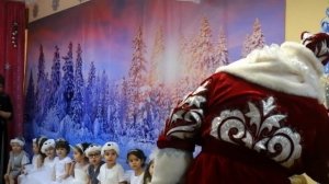 Новогодний утренник "Проделки Лисички" в младшей группе