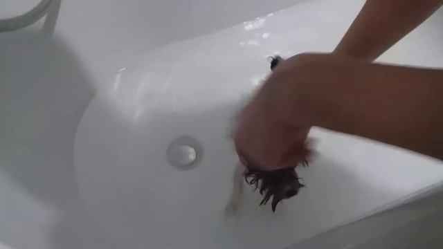 Купание щенка! Делаем это в первый раз.. смотреть онлайн