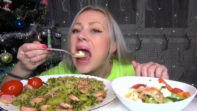 МУКБАНГ МАКАРОНЫ , БРОККОЛИ И СОСИСКИ, САЛАТ ПОЧТИ ГРЕЧЕСКИЙ/Mukbang еда на камеру/Русский мукбанг/ смотреть онлайн