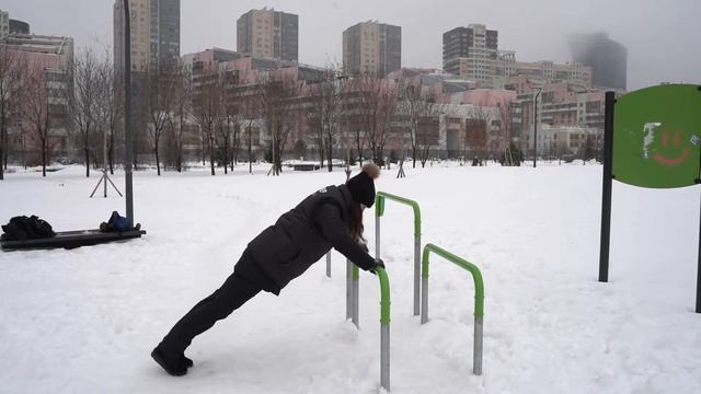 Упражнение №2: Отжимания от перекладины смотреть онлайн