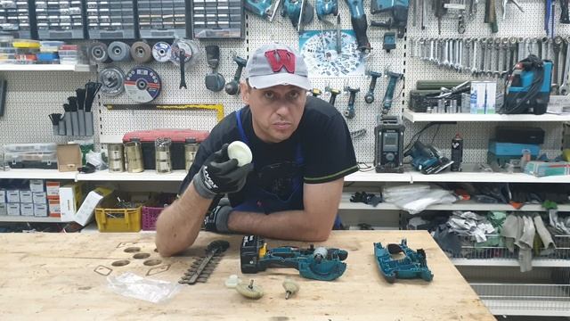 Makita 18V Akku-Grasschere reparieren DUM168 (wie DUM604) смотреть онлайн