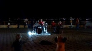 Барабанщик на набережной в Анапе