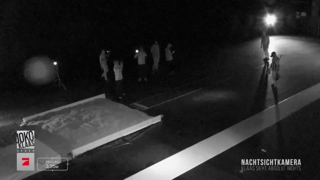 "'Das ist verrückt!"| Bundesjugendspiele im Dunkeln | Joko & Klaas gegen ProSieben смотреть онлайн