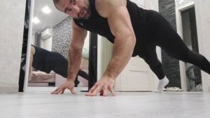 Стойка на пальцах и обратной стороне кисти