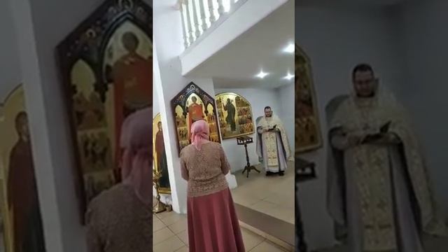 утренняя литургия  в церкви Св. Георгия Победоносца, что в г.Правдинск, Калининградсойобл.