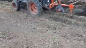 весенняя вспашка на кмз-012