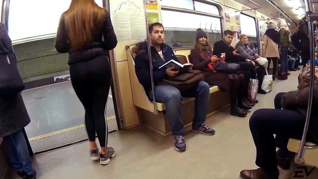 ПРАНК: Сочная ПОПКА в МЕТРО | Реакции Людей