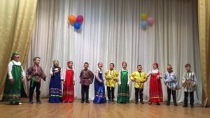 Фольклорная группа  Ладушки  песня Девица по саду гуляла