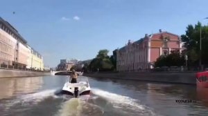 Прогулка на катере без капитана вдоль Кремля | Москва