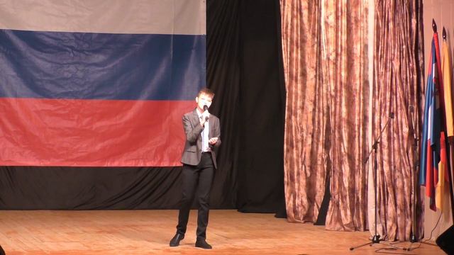 Идет солдат по городу смотреть онлайн