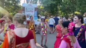 Харинама Санкиртана в Джемете - Нрисимхи матаджи