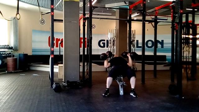Парный жим шаровы`х гантелей по 50кг лёжа на скамье.Double globe dumbbells incline bench press-100k смотреть онлайн
